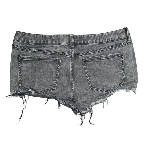 Express Shortie Relaxed Low-Rise Cutoff Denim Shorts – Size 12 - Picture 4 of 4